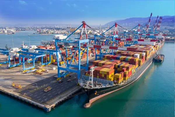 Port congestion eases in the United States, shifts to Asia