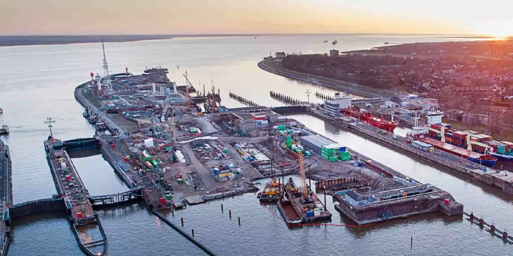 Top 10 Major Ports in Germany 11 CompressJPEG.online 150kb 196508