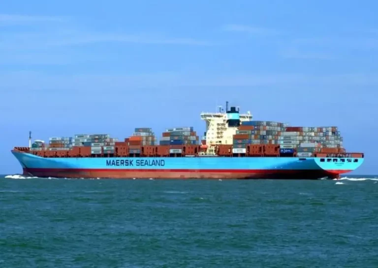 Three-four minute loss of propulsion led to Maersk Eindhoven losing 260 containers